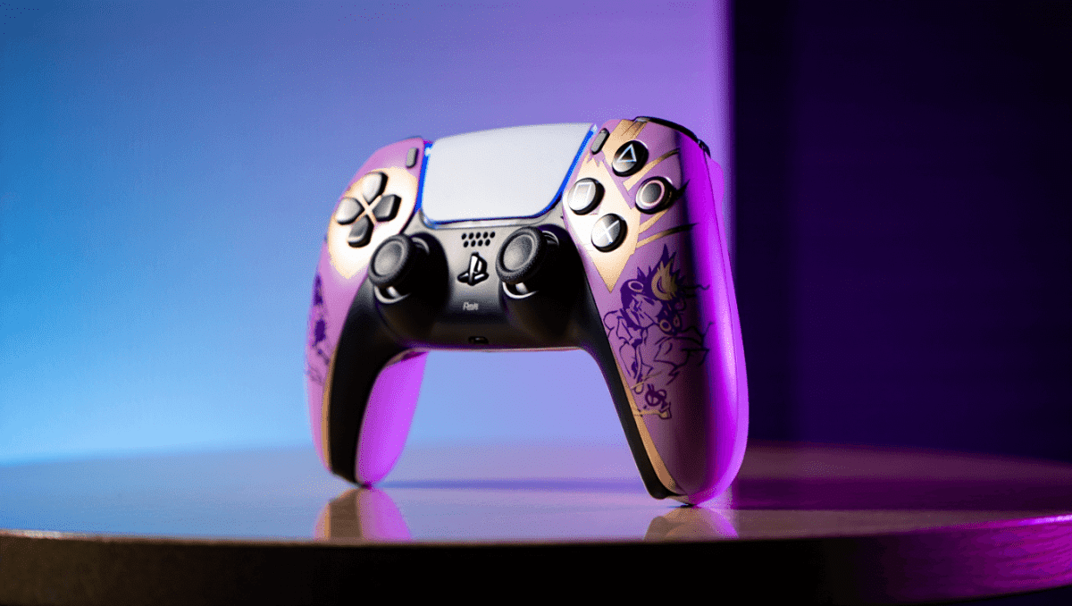 Un DualSense mai visto prima: Sony reinventa il controller PS5 ispirandosi ad un gioco gratis