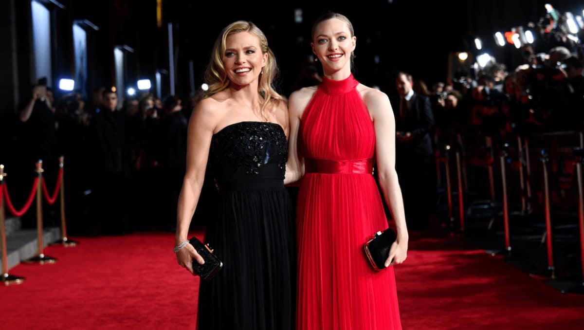 The Housemaid, la première a NY con Sydney Sweeney e Amanda Seyfried

                
                


                
                    
                        
                        Cinema
                        
                    
                    
                

                Le due star statunitensi hanno rubato la scena alla proiezione newyorkese del thriller diretto da...
                
                    
                        03 dic - 16:17
                        
                        
                                
                                    
                                
                                14 foto