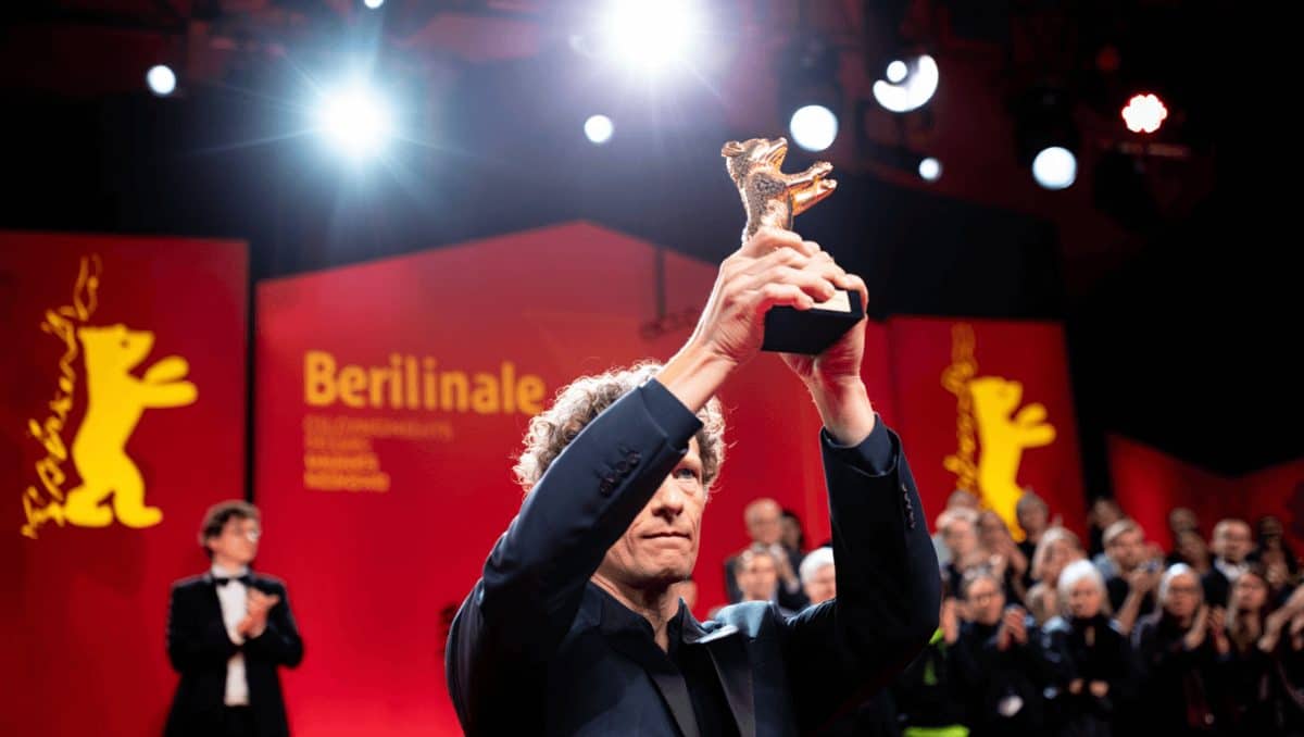 Berlinale, Orso d'Oro a Yellow letters del regista tedesco Catak

                
                


                
                    
                        
                        Cinema
                        
                    
                    
                

                Gran Premio della Giuria a Salvation del turco Emin Alper. Si è chiuso il Festival del Cinema di...
                
                21 feb - 20:10
