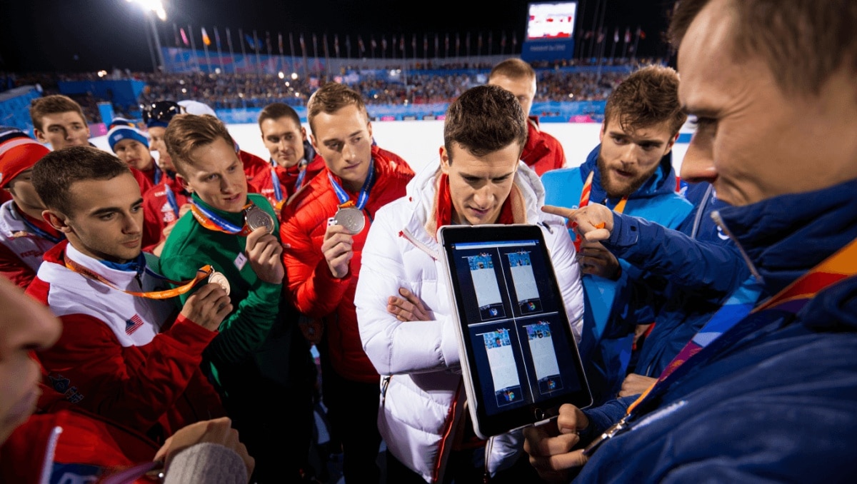 Critiche sui social alle foto ufficiali delle Olimpiadi create con l'AI: «Celebrate così le imprese umane?»