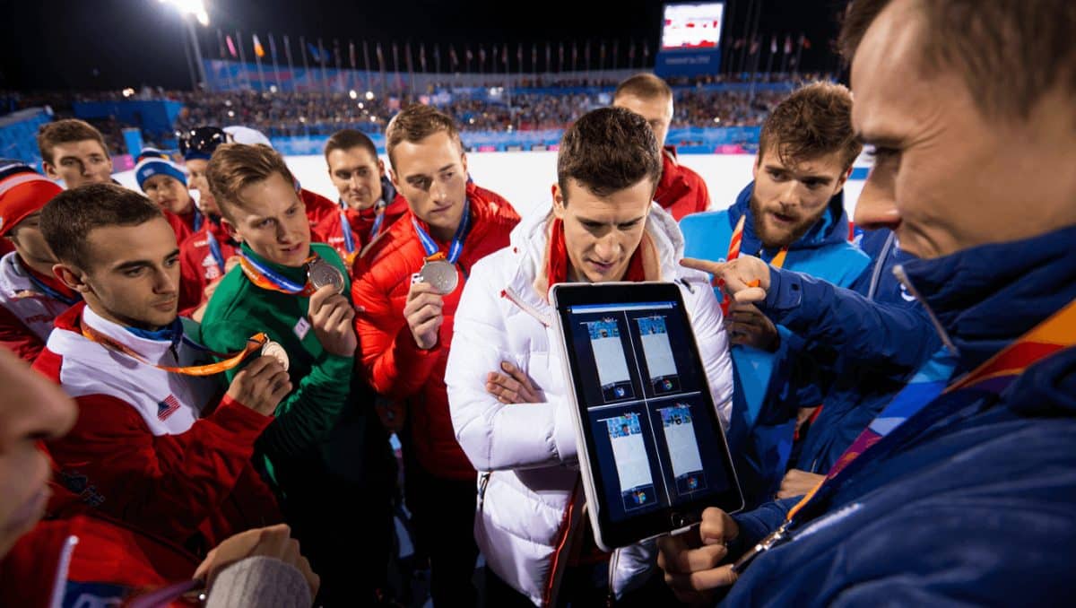 Critiche sui social alle foto ufficiali delle Olimpiadi create con l'AI: «Celebrate così le imprese umane?»