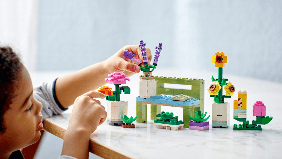 Dai vita a un giardino incantato con i LEGO: piante e fiori da costruire e collezionare