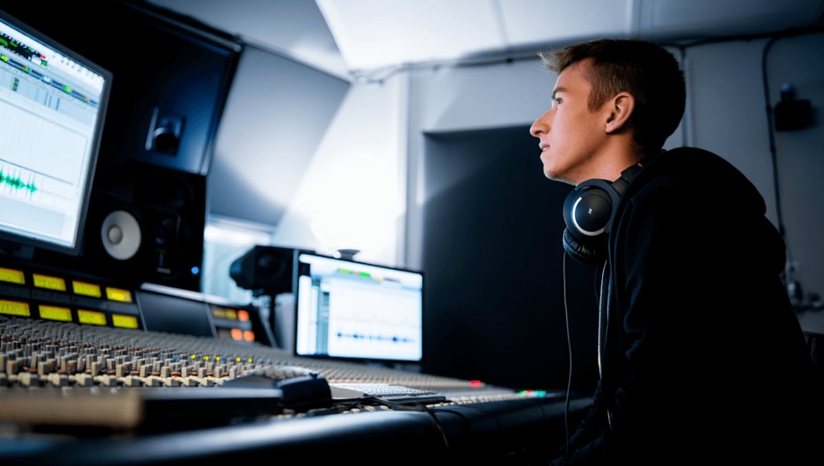 
			Apple Music ha aggiunto un sistema di etichettatura facoltativo per i brani generati da AI		