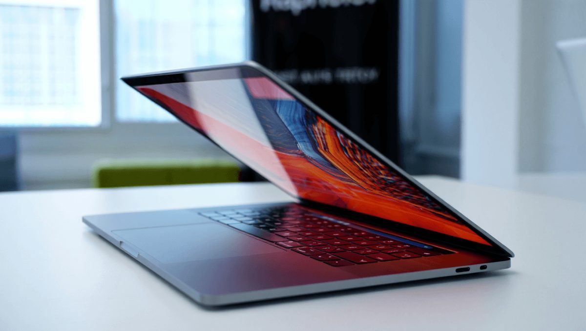 Non solo chip M5: Apple prevede i MacBook Pro OLED con touch già nel 2026