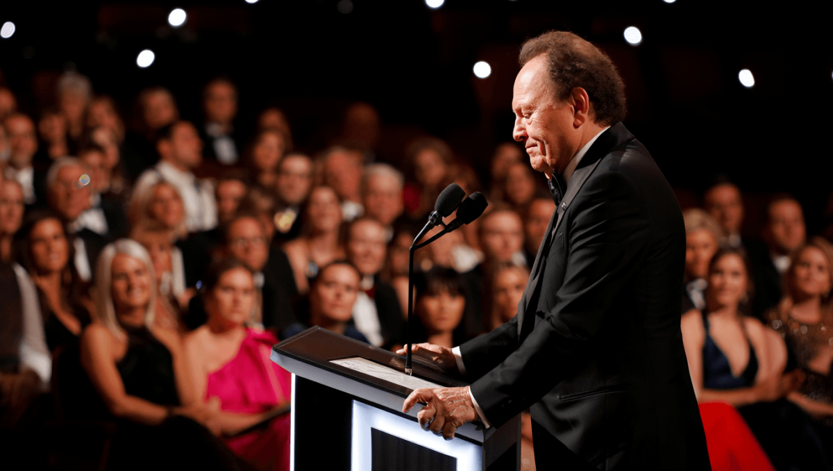 Oscar 2026, In Memoriam: Billy Crystal ricorda Rob Reiner

                
                


                
                    
                        
                        Cinema
                        
                    
                    
                

                Un momento di grande emozione alla notte degli Oscar 2026 quando Billy Crystal ha reso omaggio...
                
                16 mar - 02:30