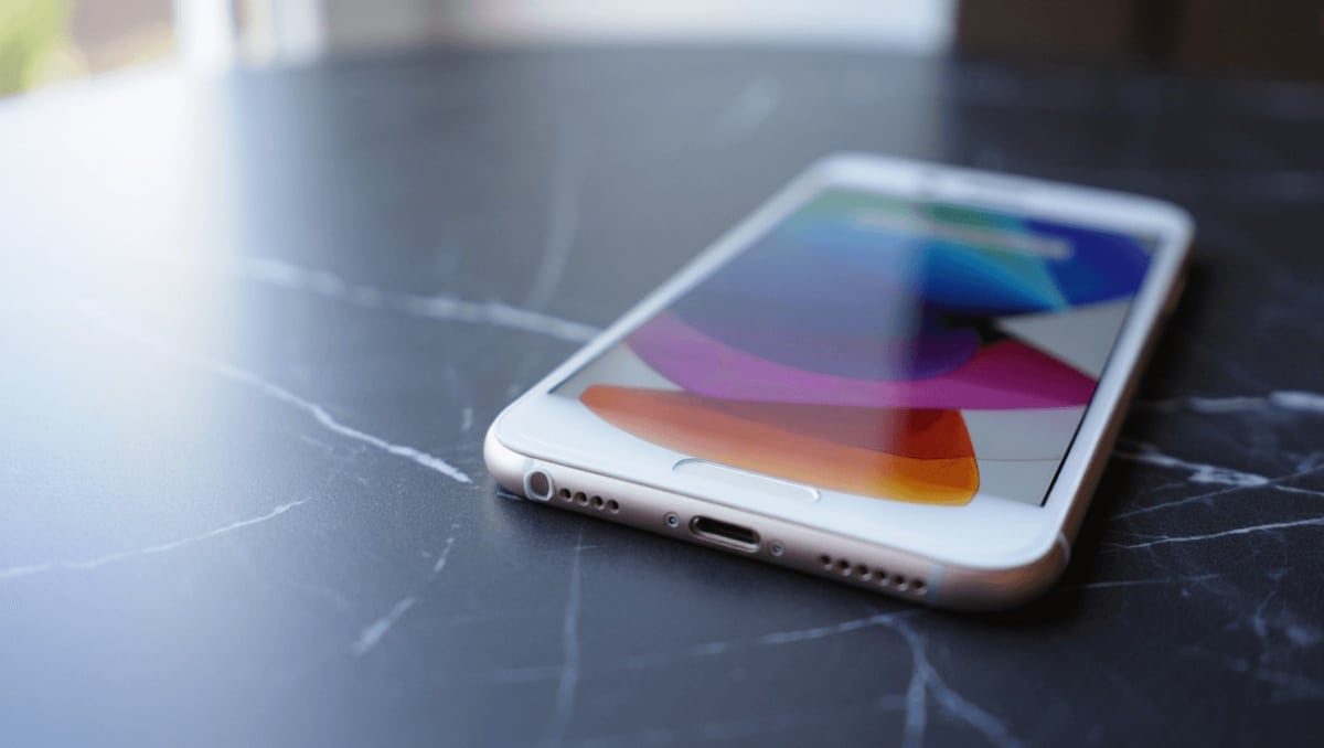APPLE pronta al lancio del nuovo iPhone 17e: un video teaser ne anticipa il design