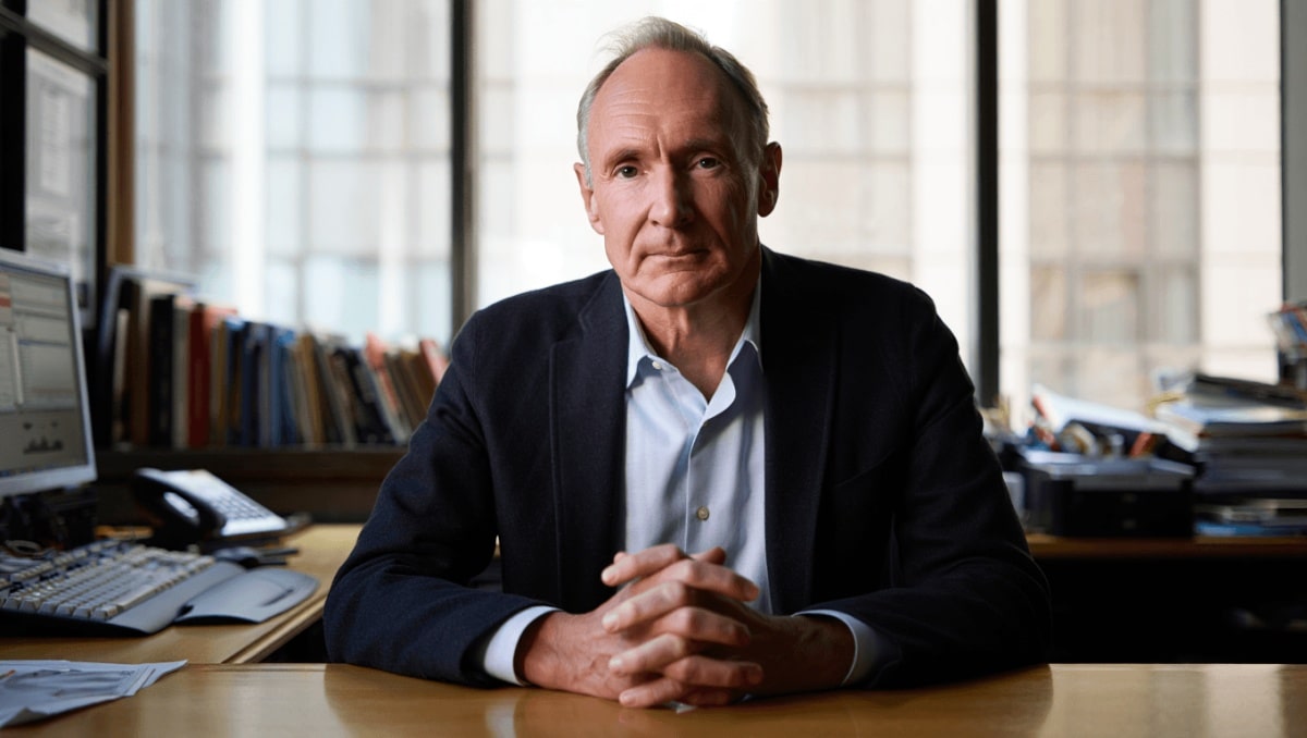 Tim Berners-Lee, il padre del WWW: «Il web può essere salvato. Le nazioni devono unirsi per regolamentare l'AI»