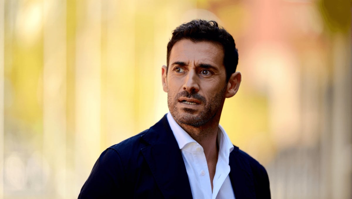 Succede anche nelle migliori famiglie, il cast del film

                
                


                
                    
                        
                        Cinema
                        
                    
                    
                

                Va in onda su Rai 1, mercoledì 13 maggio, il film scritto, diretto e interpretato da Alessandro...
                
                    
                        13 mag - 16:40
                        
                        
                                
                                    
                                
                                7 foto
