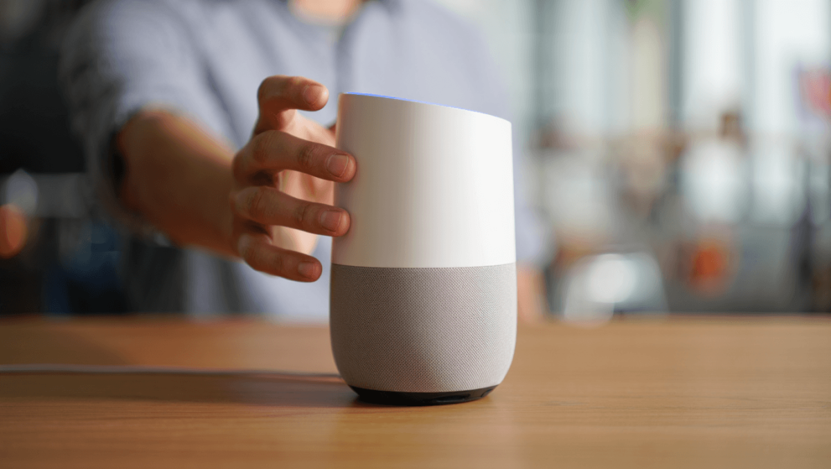 Google lancia il nuovo smart speaker con l’AI di Gemini | Caratteristiche e Prezzi
