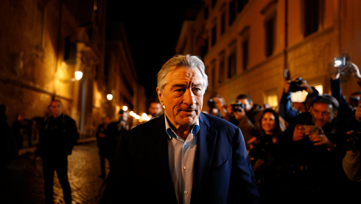 Robert De Niro a Roma per i 50 anni del film Novecento di Bertolucci

                
                


                
                    
                        
                        Cinema
                        
                    
                    
                

                Ospite della rassegna Cinema in Piazza, il divo di Hollywood ha presentato la versione...
                
                14 lug - 10:15