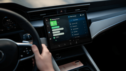 WhatsApp su CarPlay si aggiorna: messaggi, chiamate e contatti preferiti