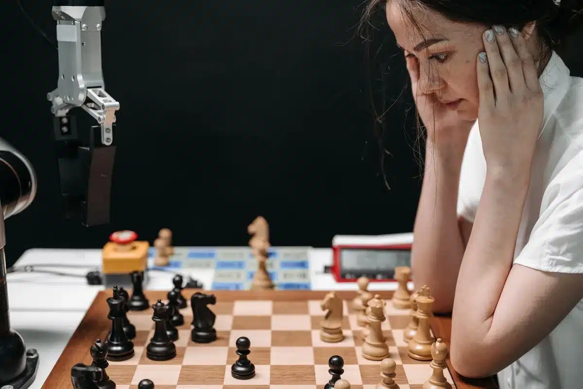 Intelligenza artificiale agentica che supporta decisioni e automazione nei flussi di lavoro