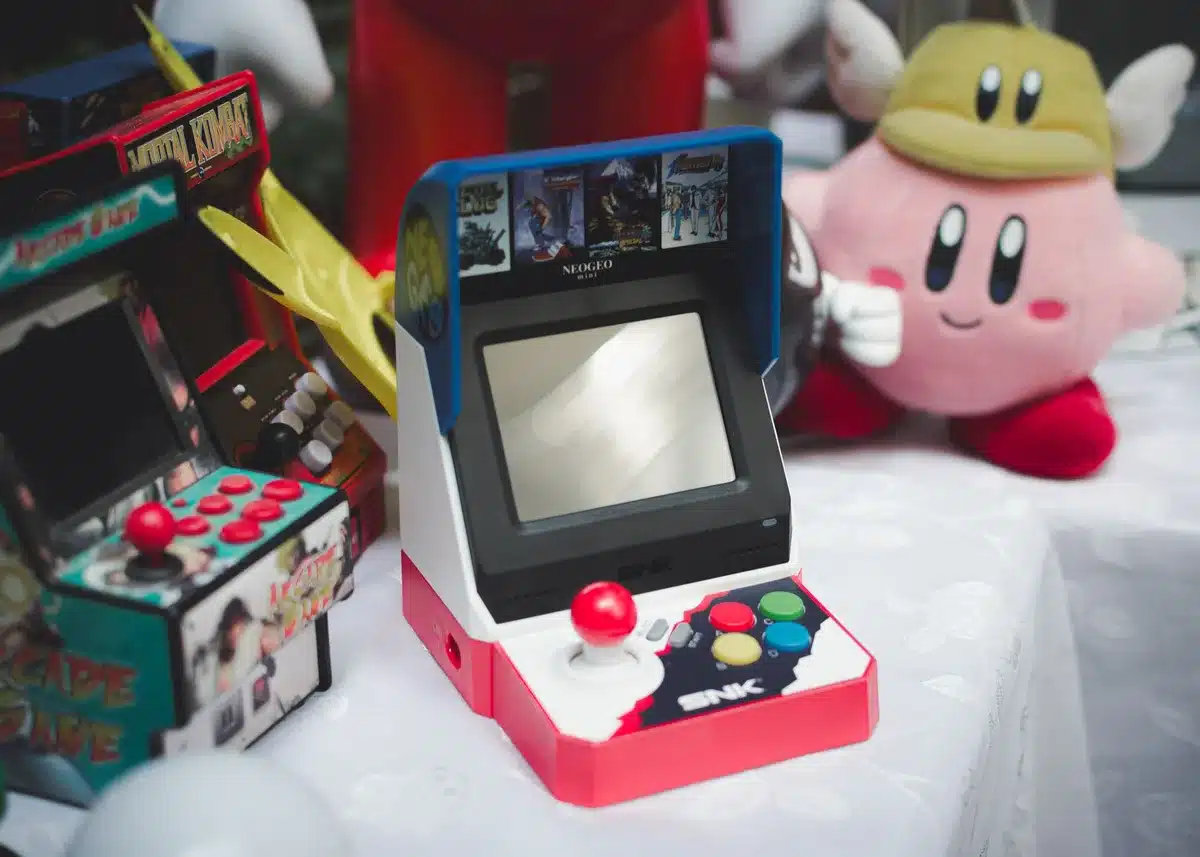 Collage di classici videogiochi retro da console storiche