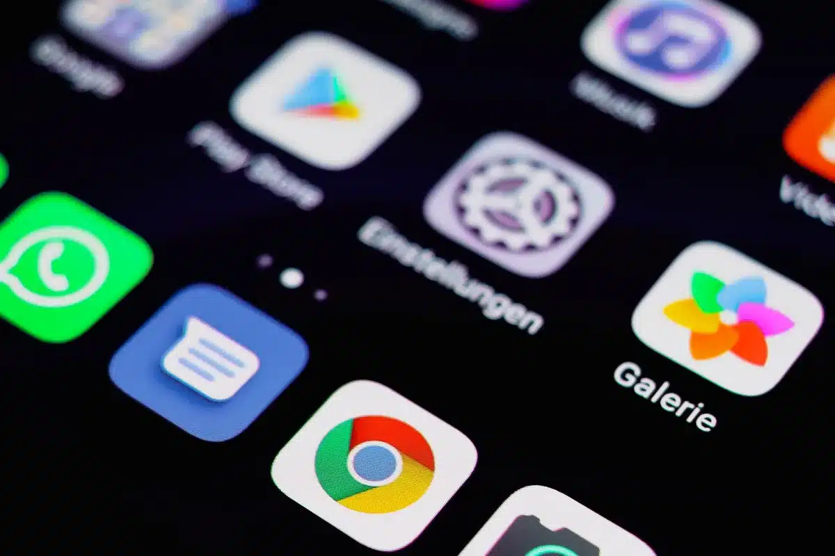 Schermata delle impostazioni di WhatsApp con il menu Account aperto