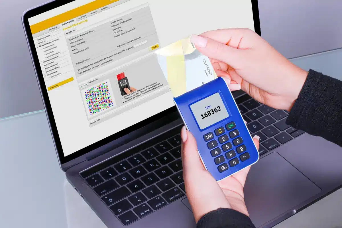 Schermata di impostazioni con campo per inserire una password alfanumerica