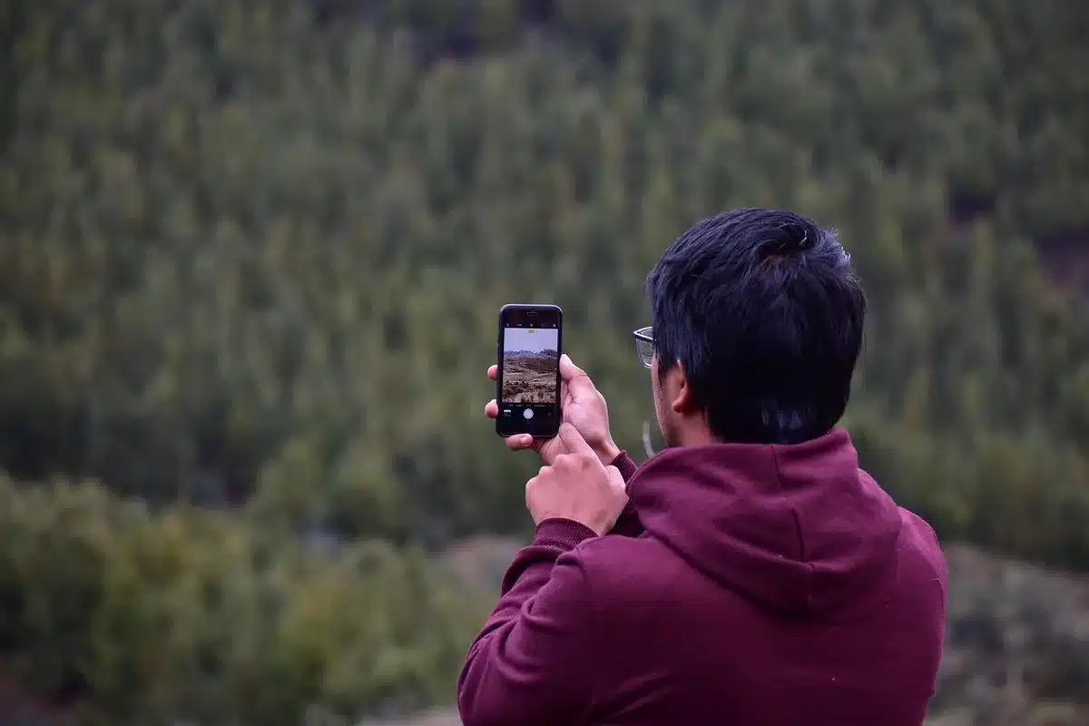 Primo piano del grande modulo fotocamera posteriore di uno smartphone