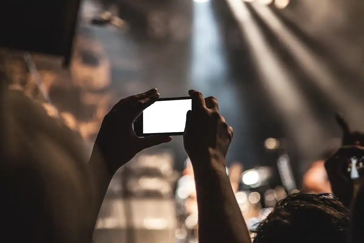 Fotocamera con modulo zoom avanzato per scatti notturni ad alta risoluzione