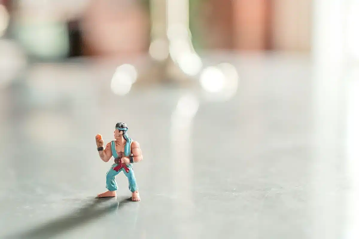 Miniature e piccoli elementi scenografici dentro caselle di calendario