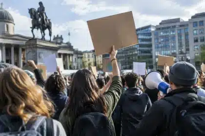 Data center: scoppia la prima manifestazione nazionale a Milano contro lo sviluppo incontrollato
