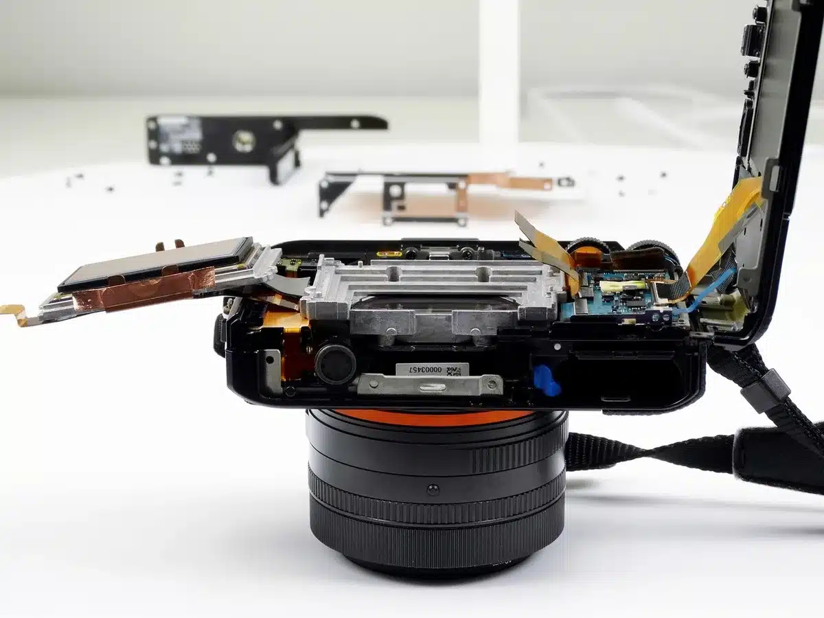 Modulo fotografico compatto con grande obiettivo e struttura compatta
