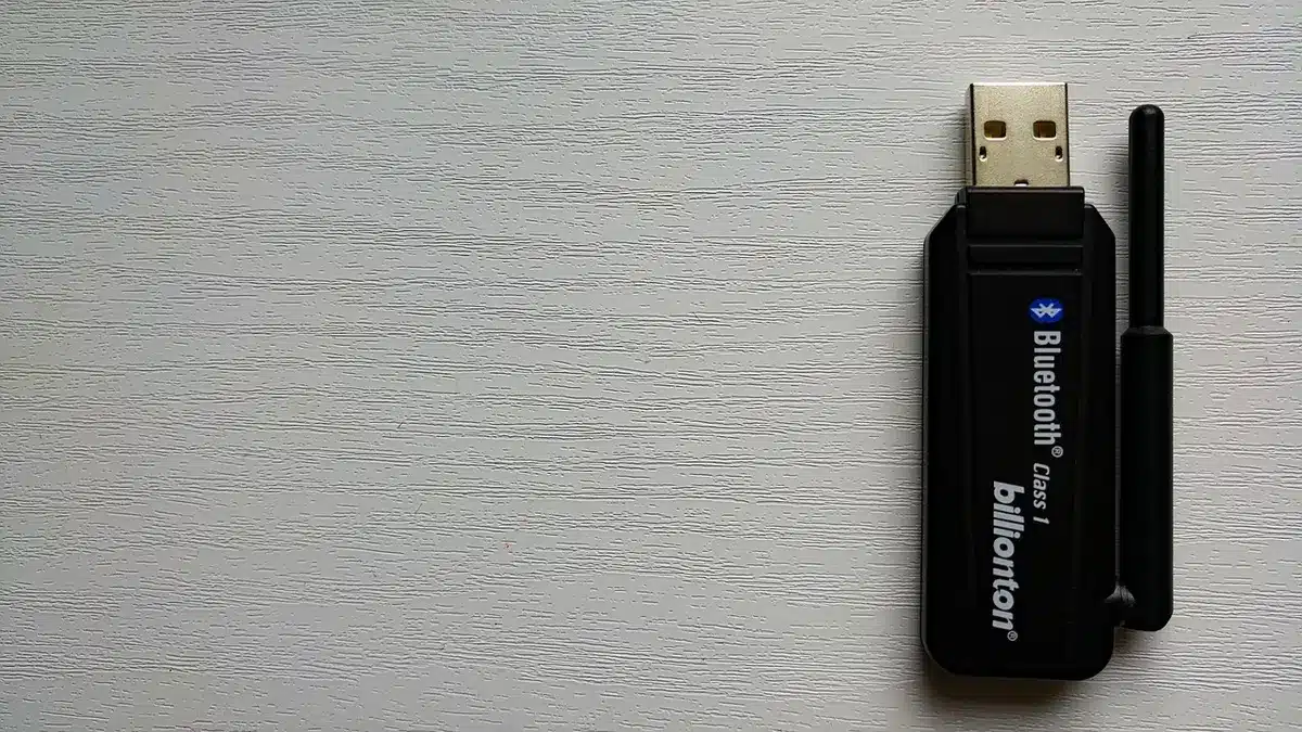 Barra dei menu di macOS con icona Bluetooth visibile