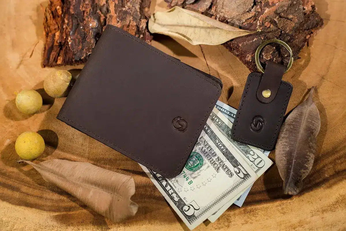 Schermo di iPhone con app Wallet che mostra dettagli di un ordine e tracciamento