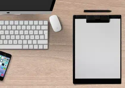 Barra suggerimenti della tastiera con anteprima degli appunti su uno smartphone