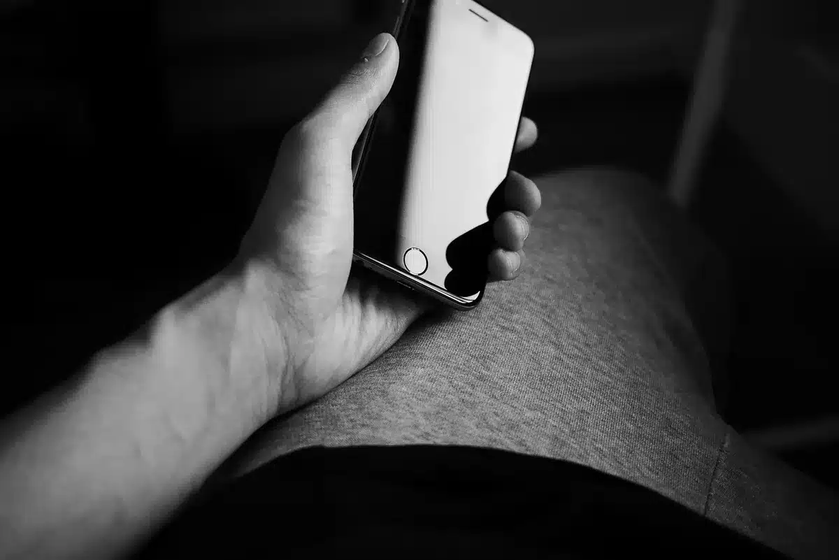 Schermata Impostazioni iPhone su Restrizioni contenuti e privacy